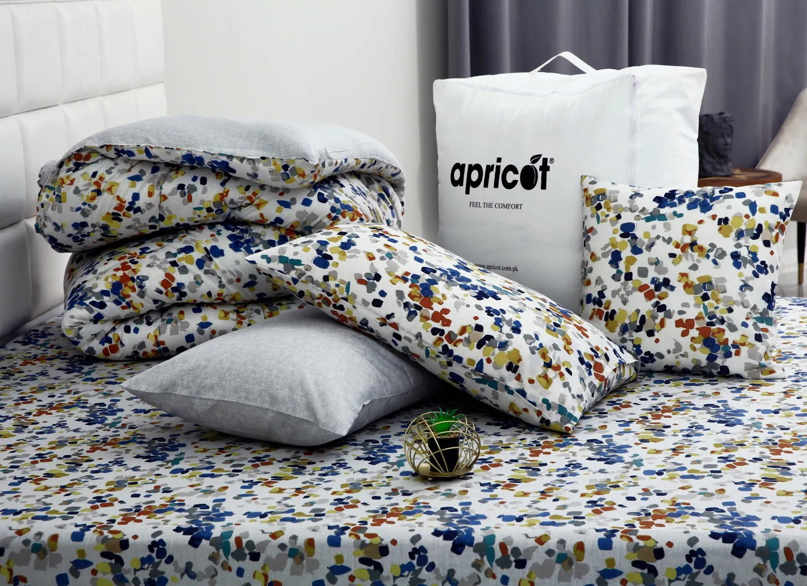8 PCs Winter Comforter Set-Glitters